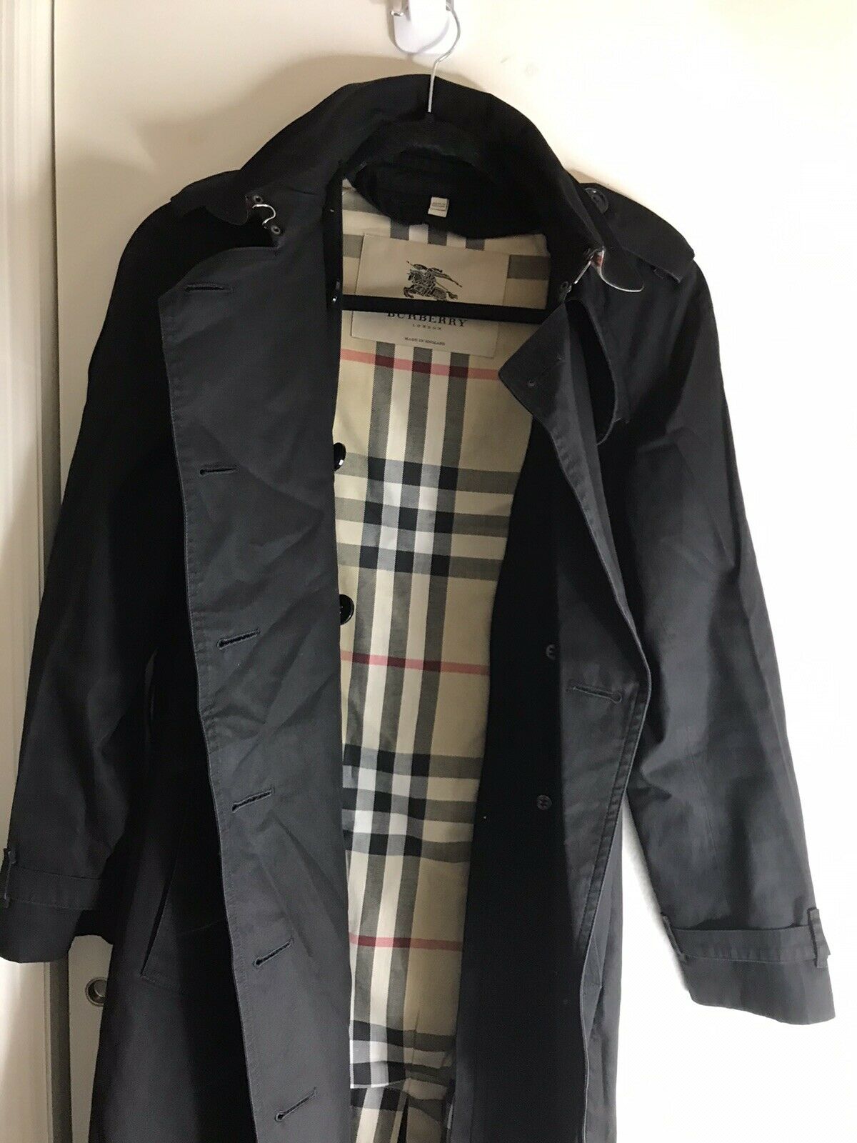 BURBERRY Women’s Trench Coat size 6 Needs Repair