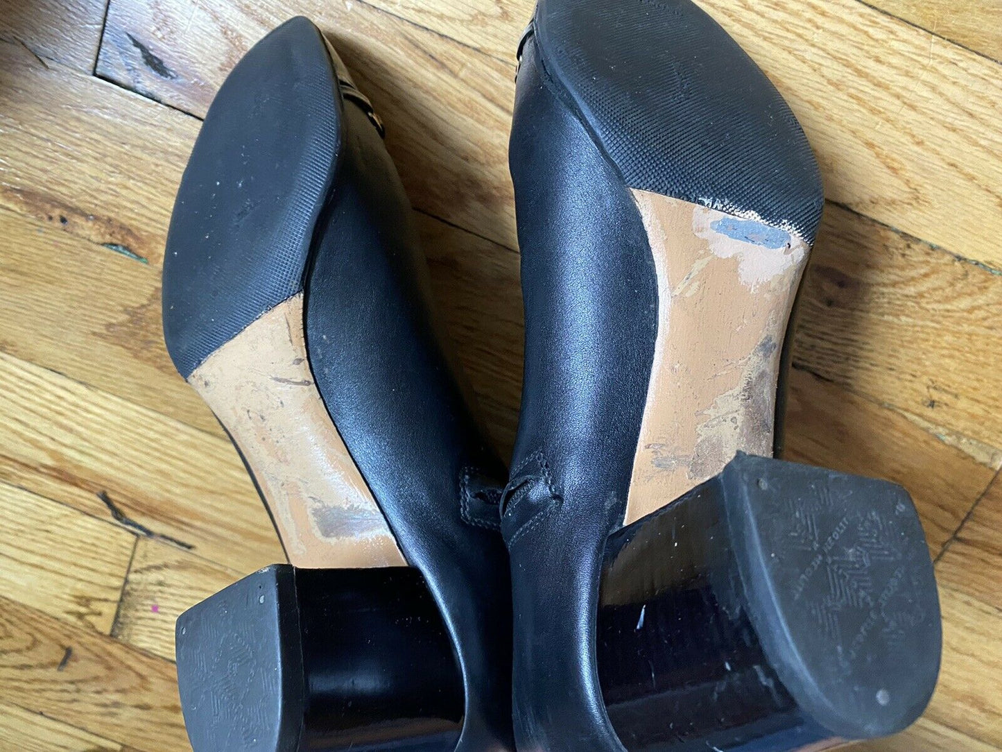 SALVATORE FERRAGAMO Booties W Gold signature Chain Link Detail Size 6