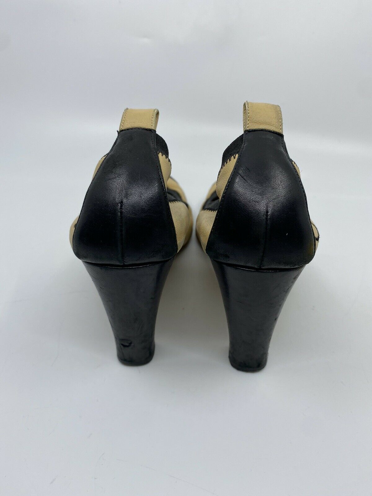 Chanel Cap Beige/ Black Toe high heels 37.5