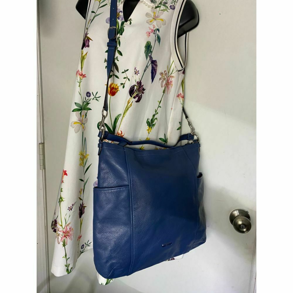COACH XL Leather Blue Shoulder Bag Very Good Condition