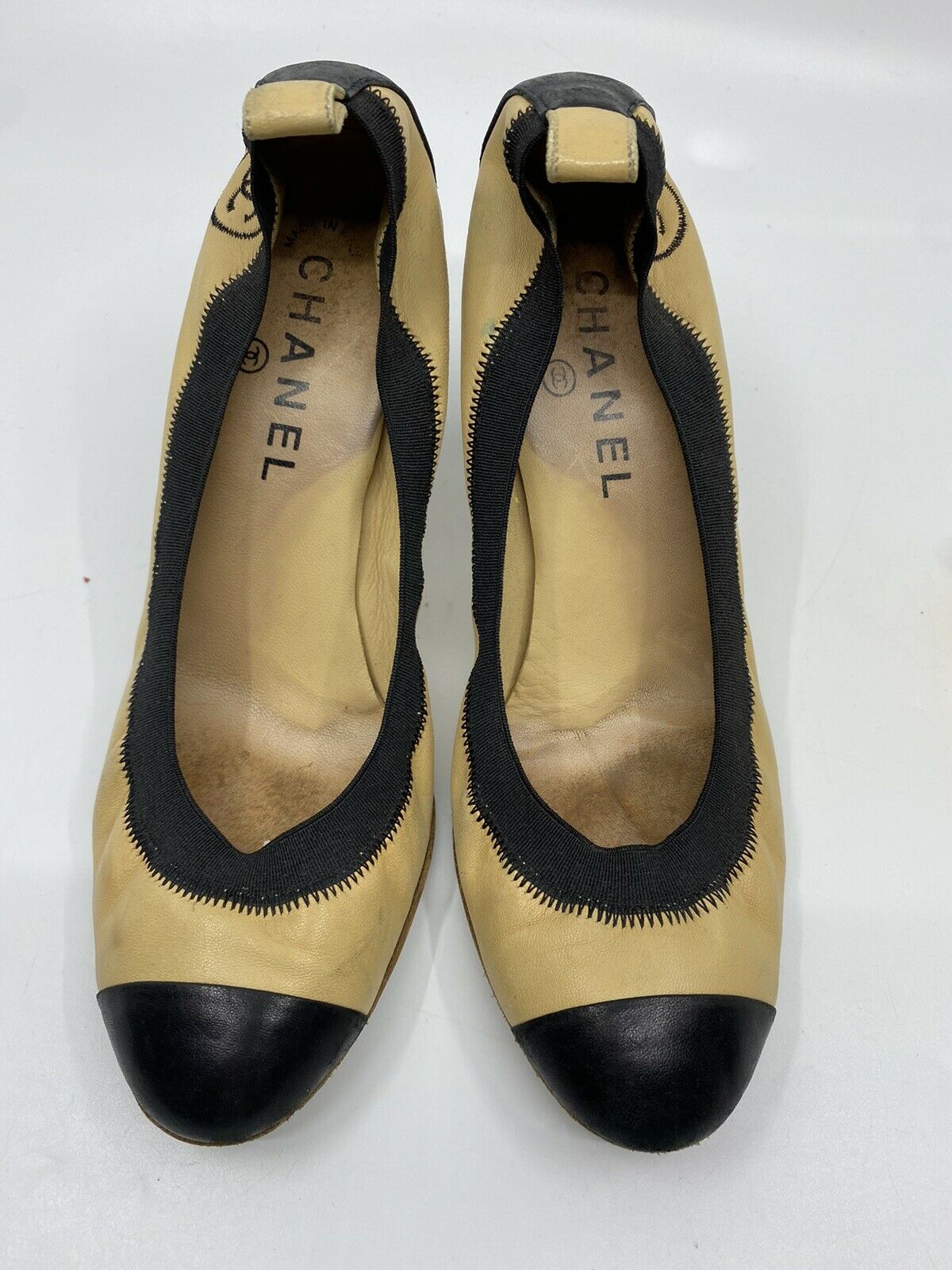 Chanel Cap Beige/ Black Toe high heels 37.5