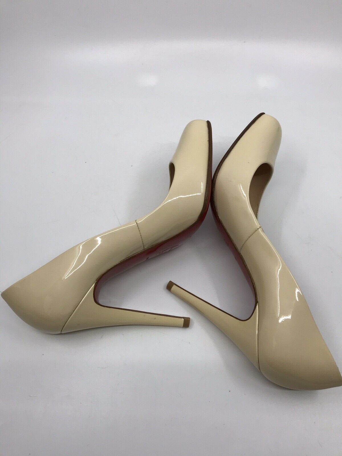 CHRISTIAN LOUBOUTIN Beige Patent high heel classic pumps 37