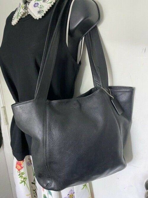 coach vintage black leather shoulder bag