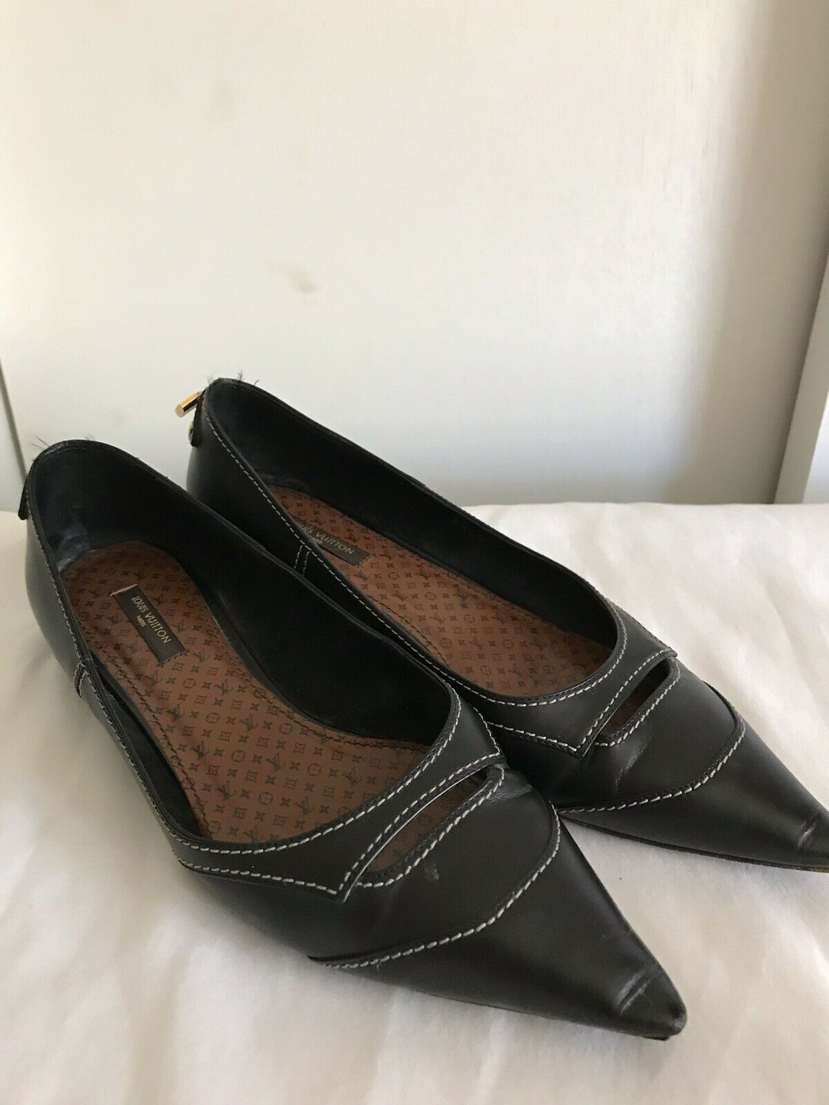 LOUIS VUITTON Womens Brown Leather Flats Size 39