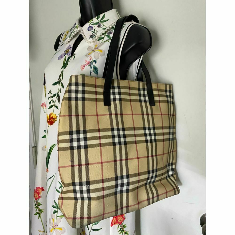 BURBERRY Large Nova Check Cream Gray Tote Bag