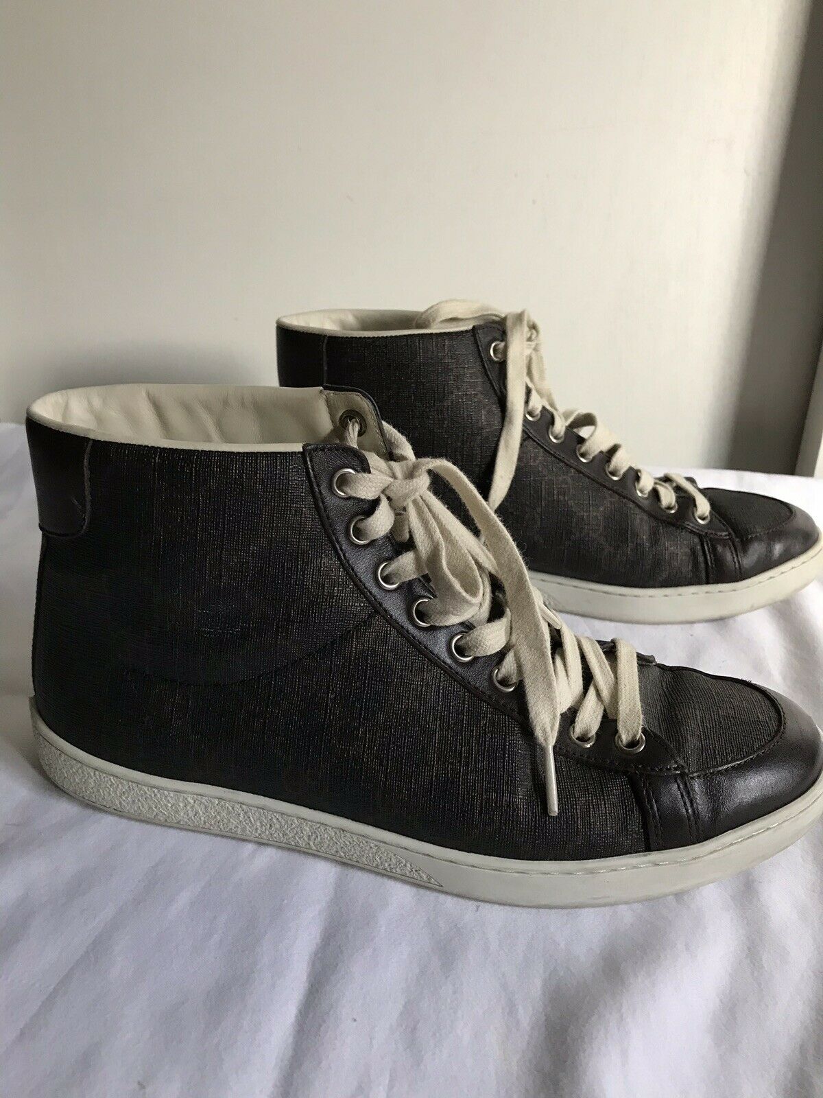GUCCI Signature  Canvas Shoes Sz 9