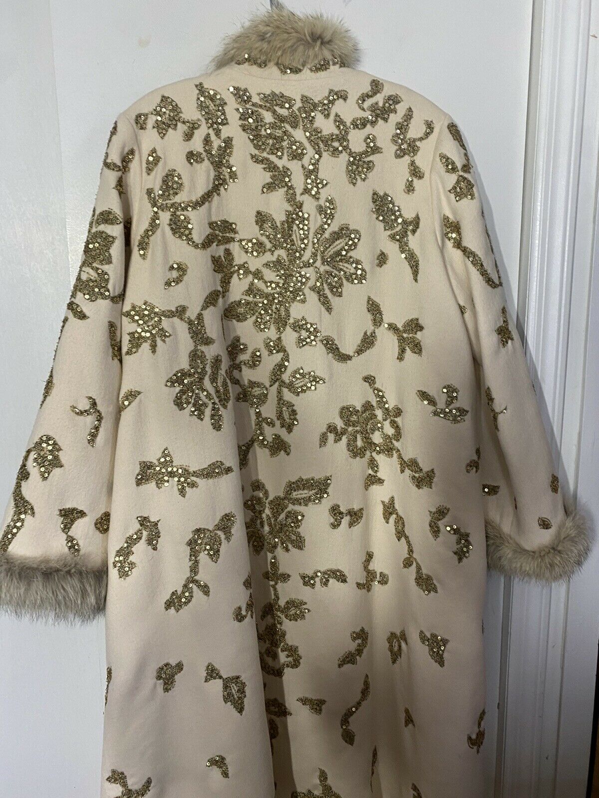 OSCAR DE LA RENTA Embellished Cream Long coat W Fur Trim Small