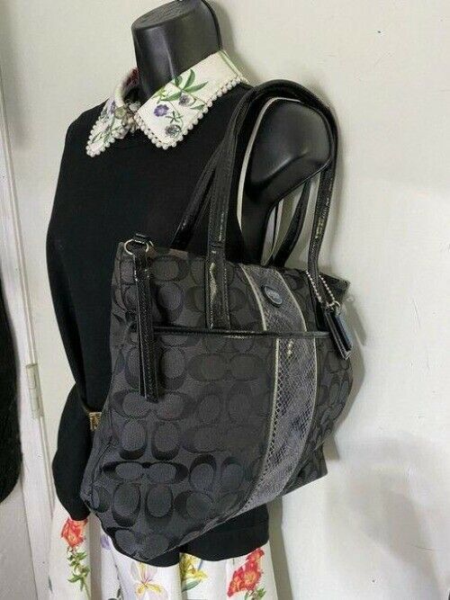 coach large black fabric shoulder bag
