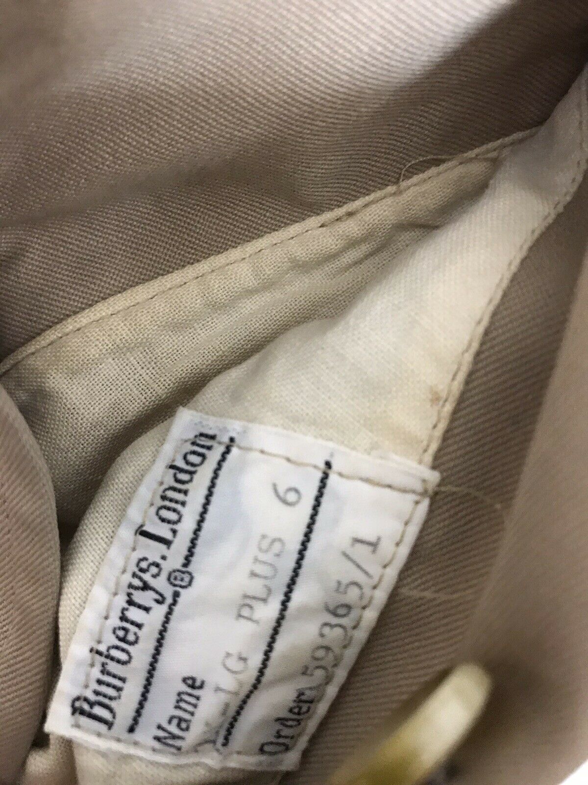 BURBERRY Women’s Vintage Khaki Trench Coat size 6