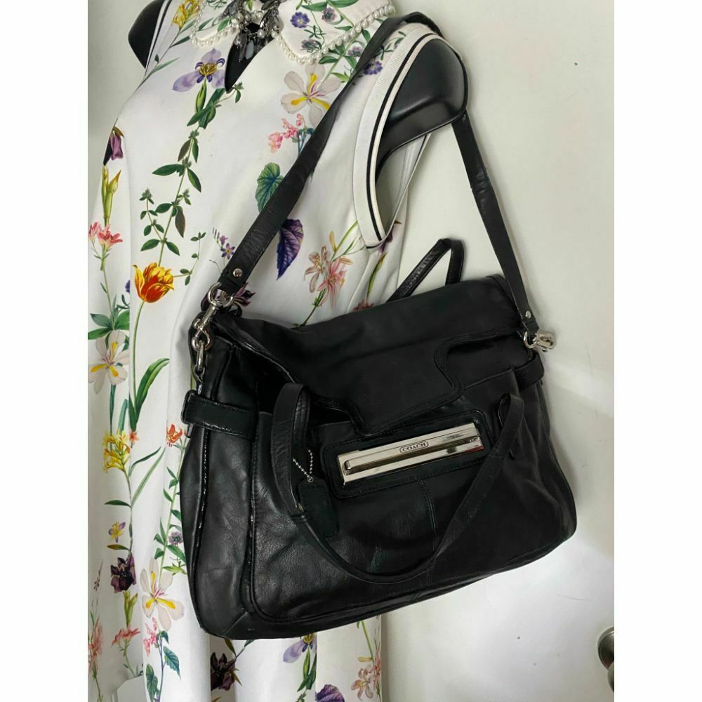 COACH Medium/ Large Leather Black Shoulder Bag