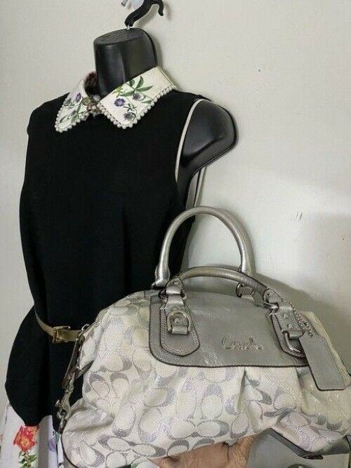 coach silver beige fabric shoulder bag