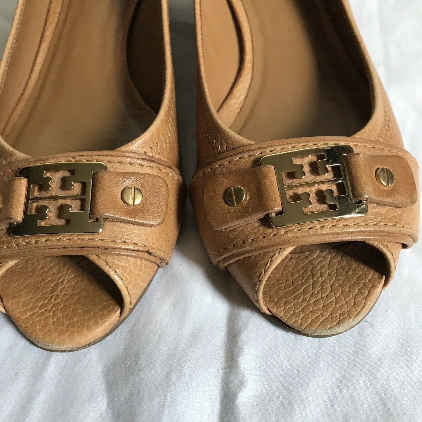 TORY BURCH Tan Leather Peep Toe With Logo Design Sz 8