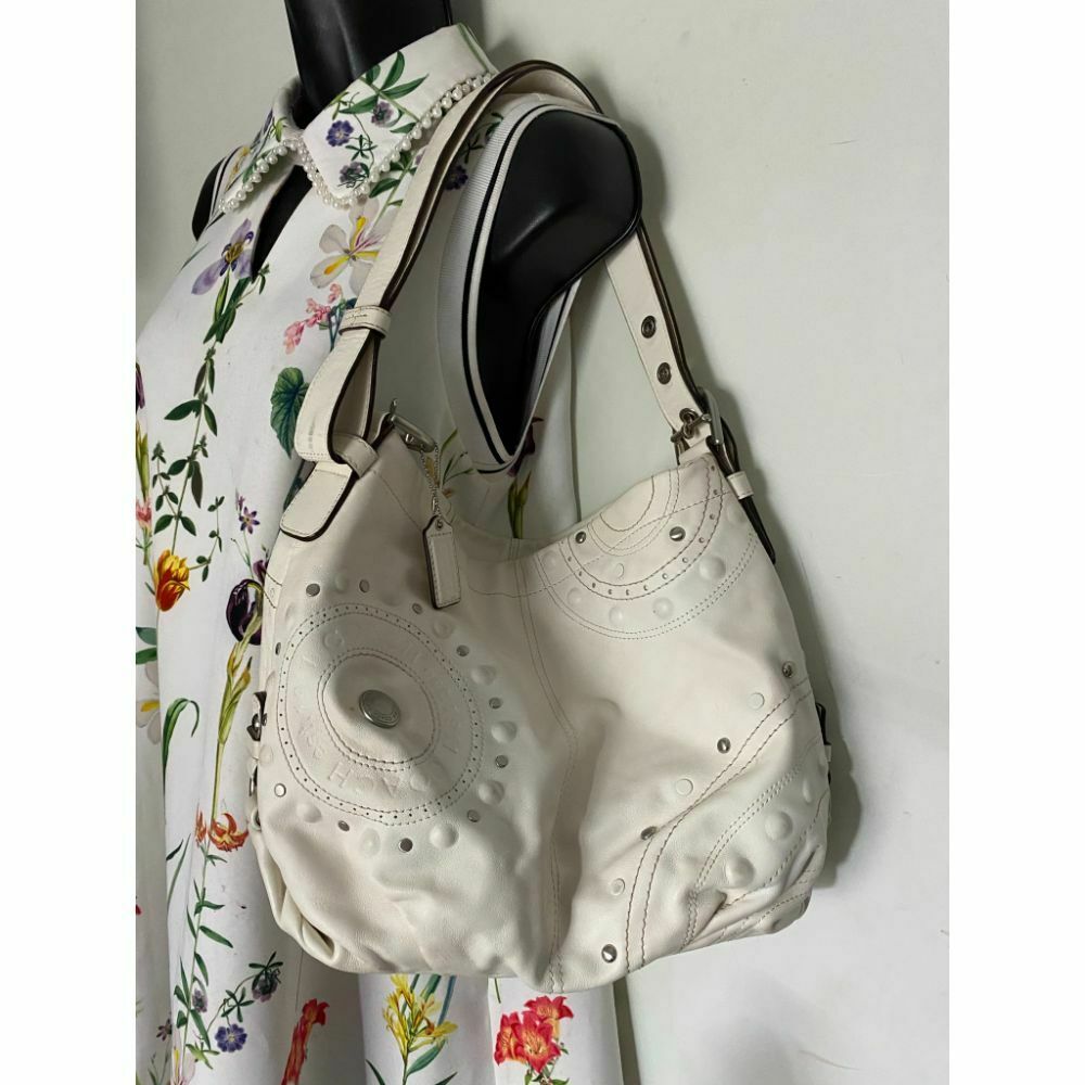 Coach White Medium Leather Shoulder/Handbag