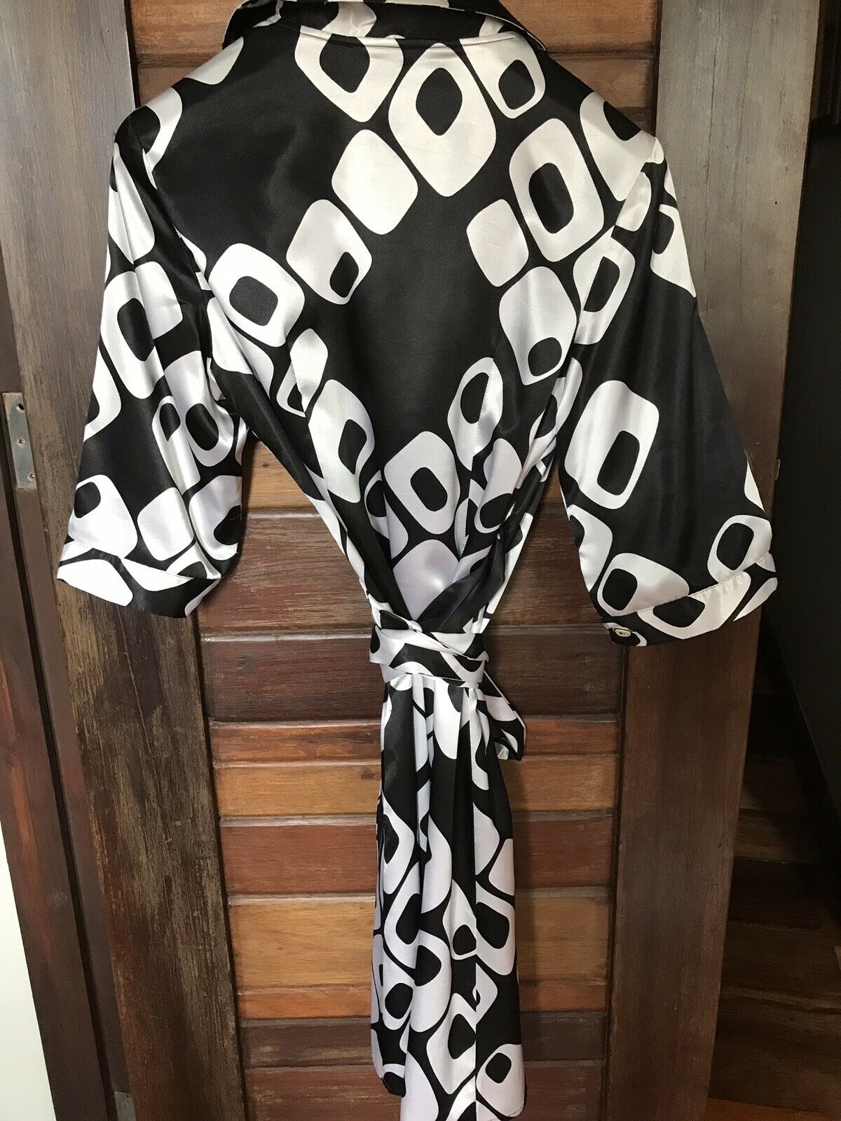 DIANE VON FURSTENBERG size 6 Wrap Around Dress