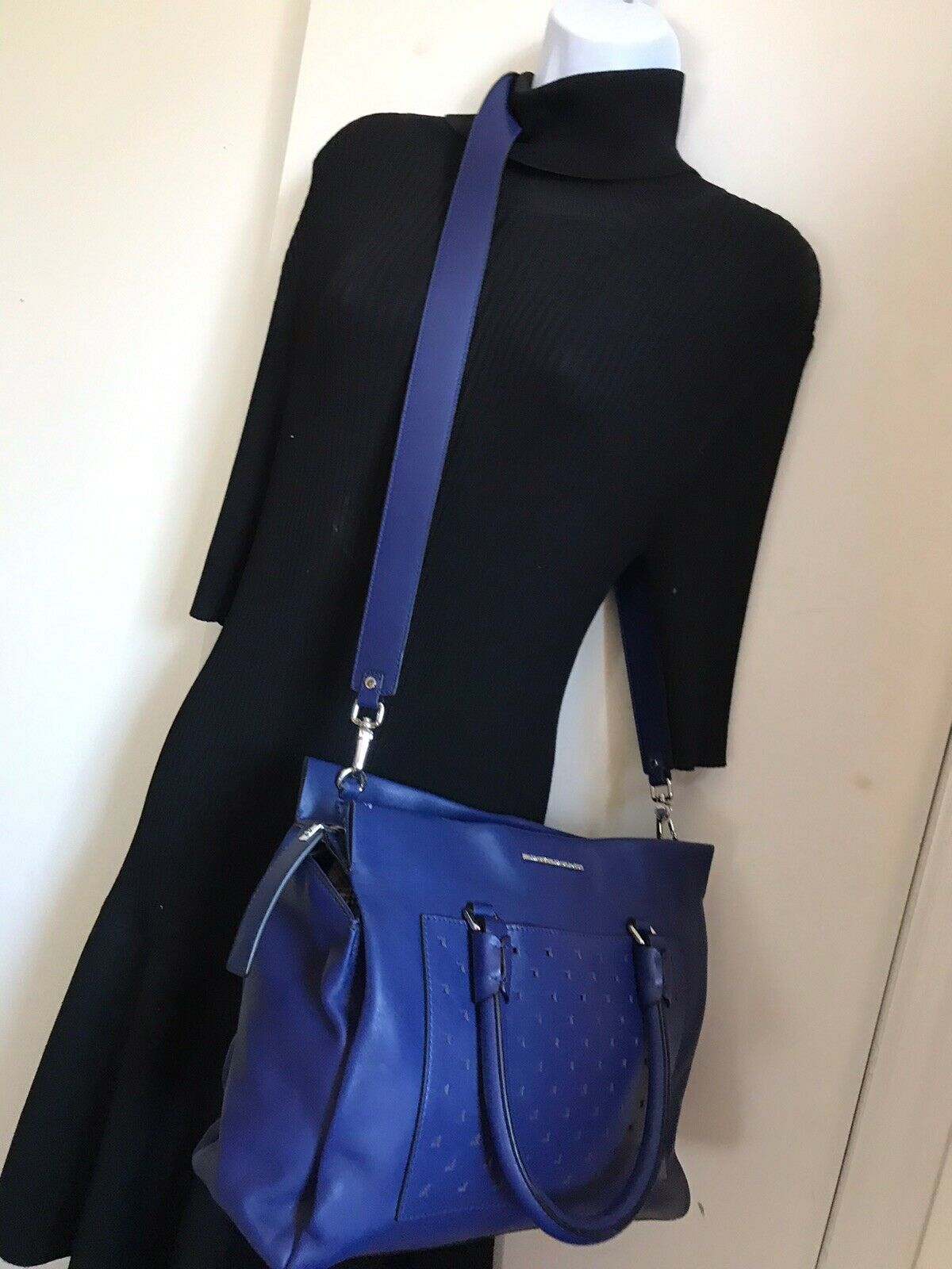 Marc Jacobs Blue Leather Handbag w crossbody Strap