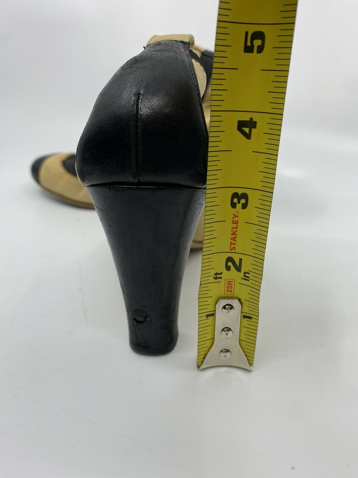 Chanel Cap Beige/ Black Toe high heels 37.5