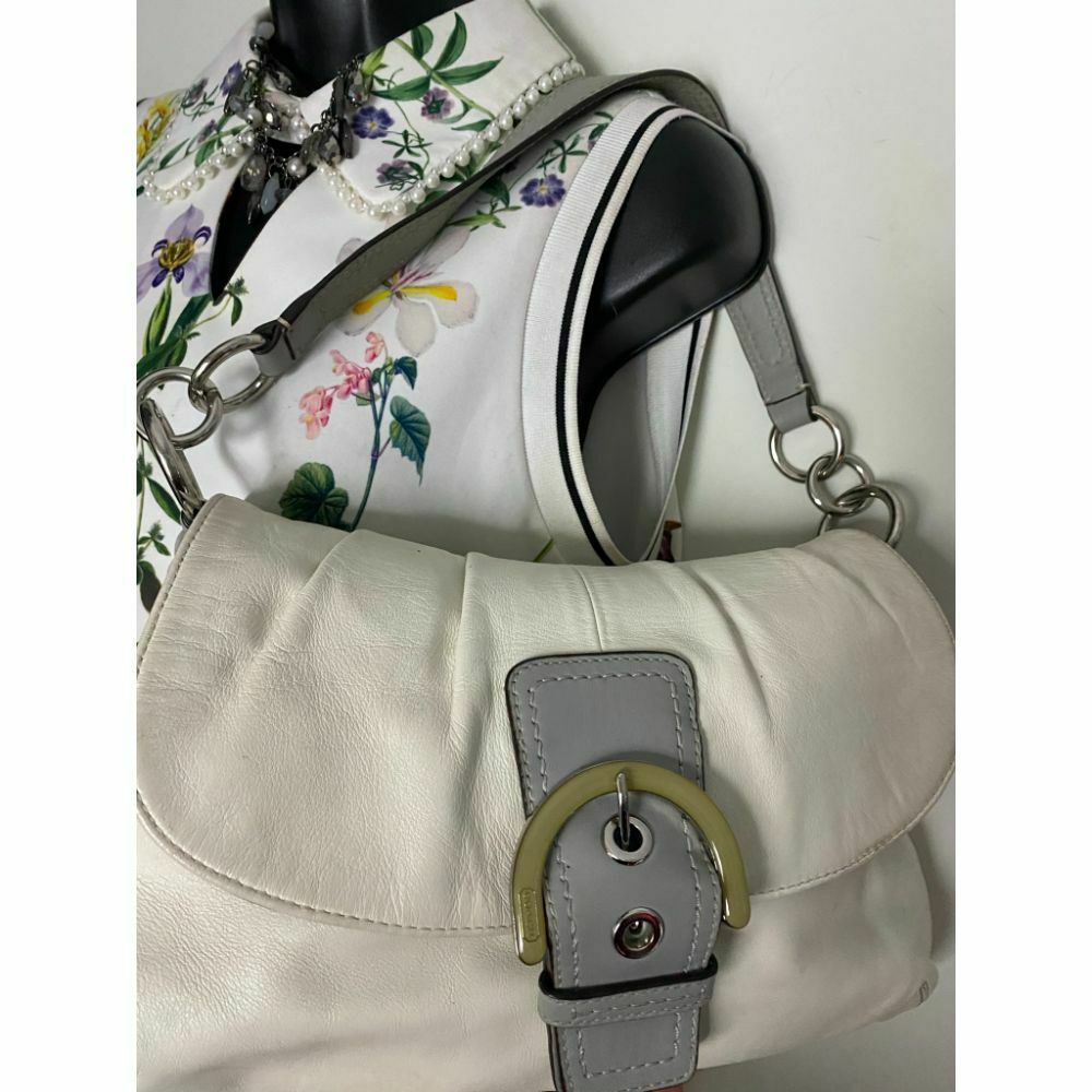 COACH Medium/ Large Leather White Shoulder Bag