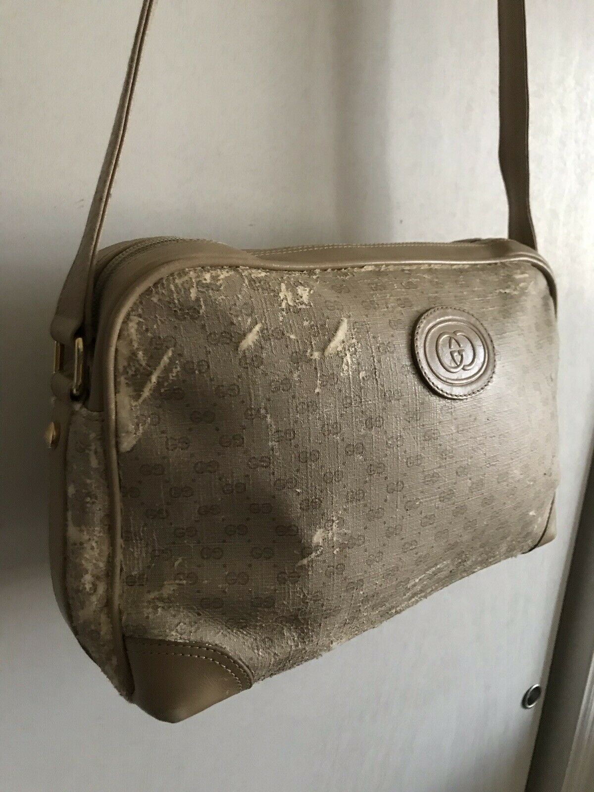 GUCCI Vintage Logo Monogram Print Medium Leather Crossbody Bag