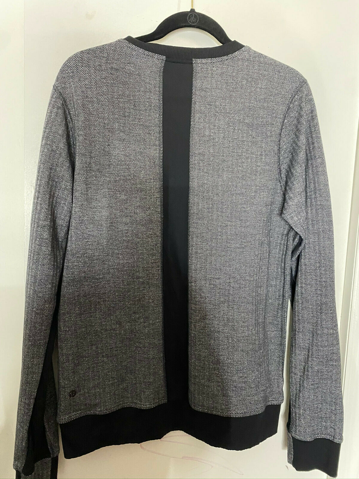 LULULEMON Womens Gray Black Long Sleeves Stylish V-Neck Sweaters Size: 4