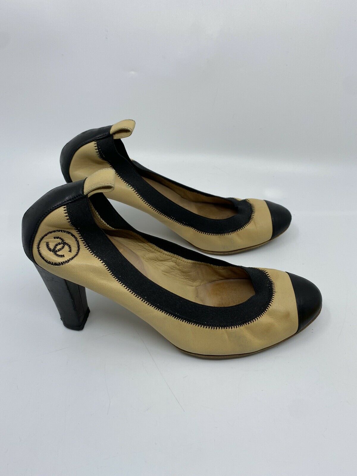 Chanel Cap Beige/ Black Toe high heels 37.5