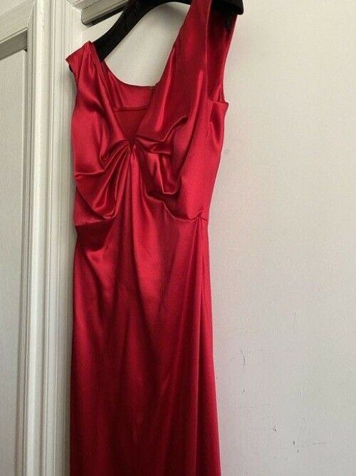 carolina herrera red new gown msrp