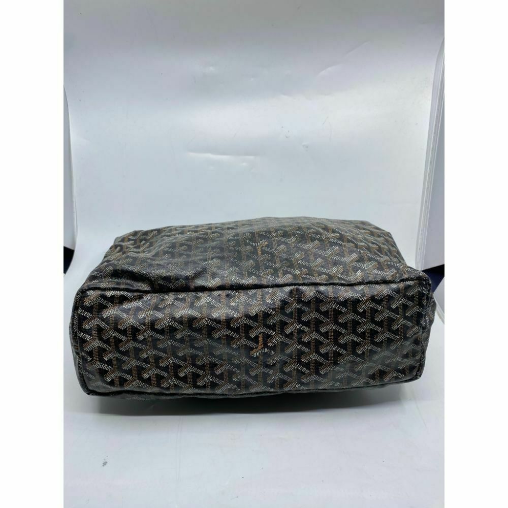 Goyard Fidji Black and Brown Leather Hobo Bag, with silver hardware, the  interior of the bag lined in beige canvas, with a single black leather  strap, sold at auction on 12th March