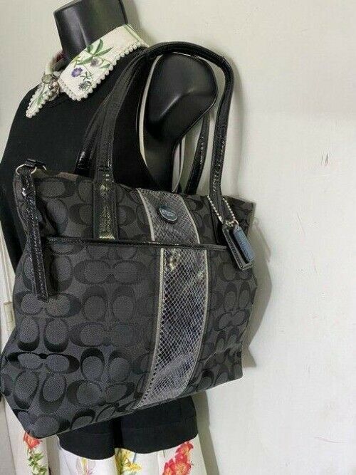 coach large black fabric shoulder bag