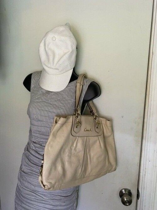 Coach Xl White Leather Shoulder Bag