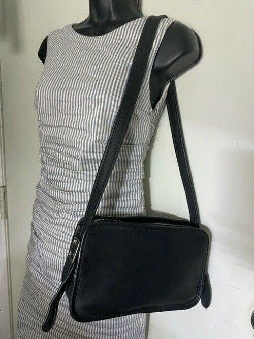 coach vintage handbag great find black leather shoulder bag