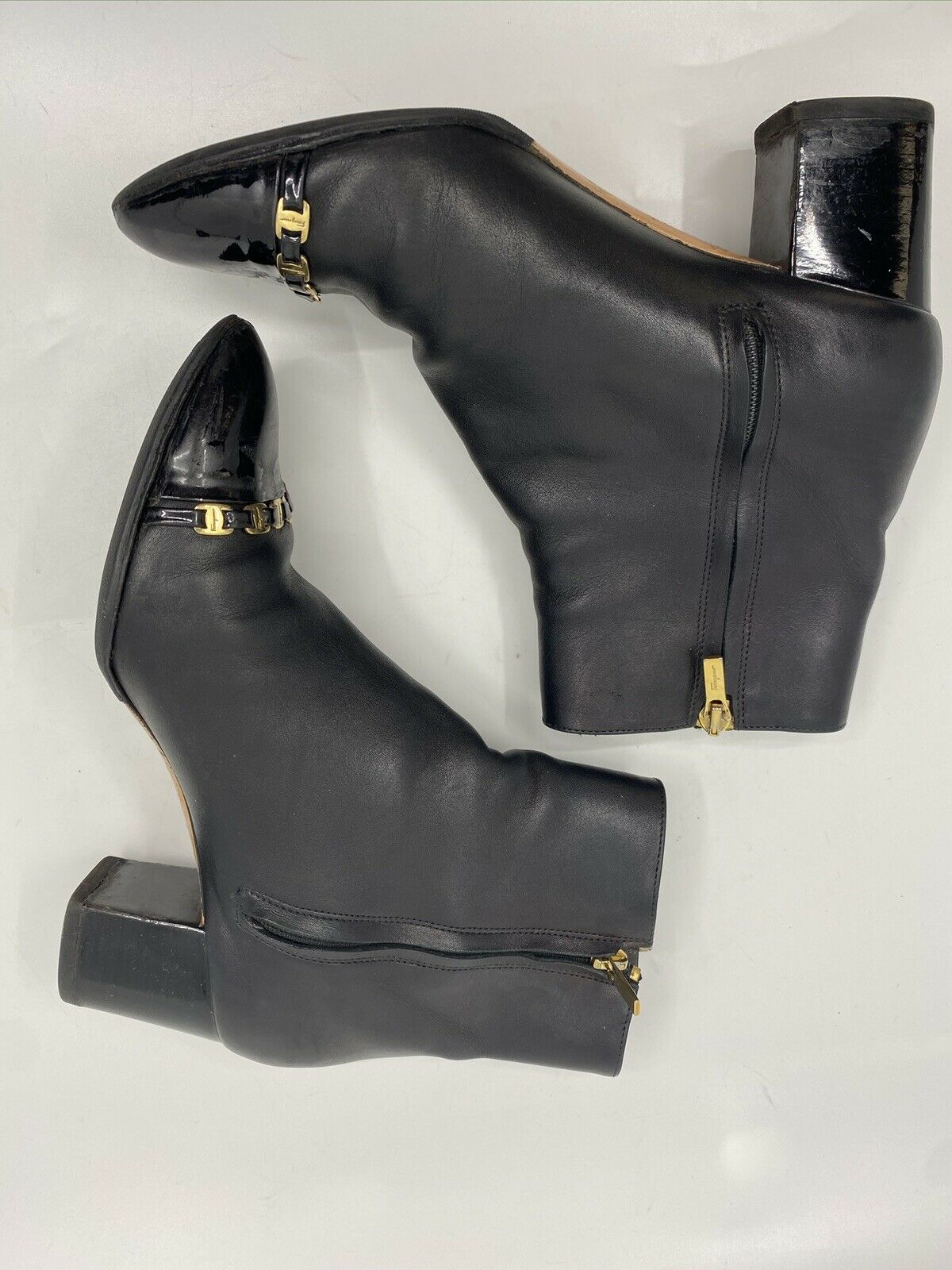 SALVATORE FERRAGAMO Booties W Gold signature Chain Link Detail Size 6