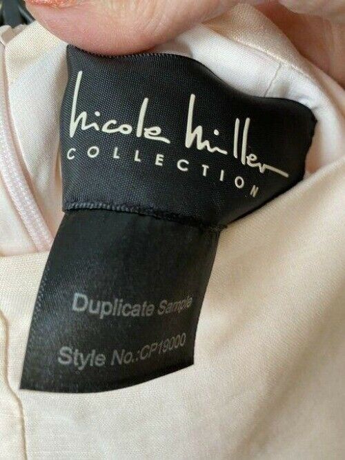 Nicole Miller cream new linen small shorts