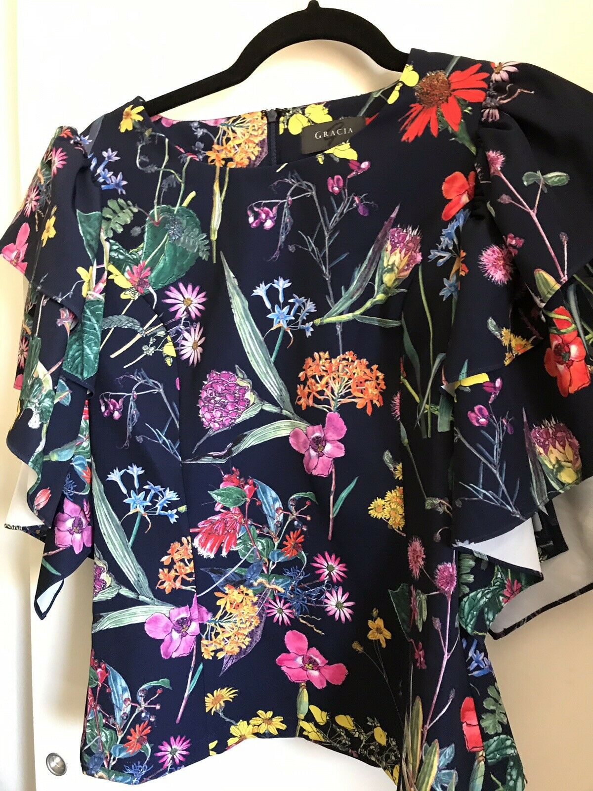 NWT Gracia Floral Navy W/ Statment Sleeves Small