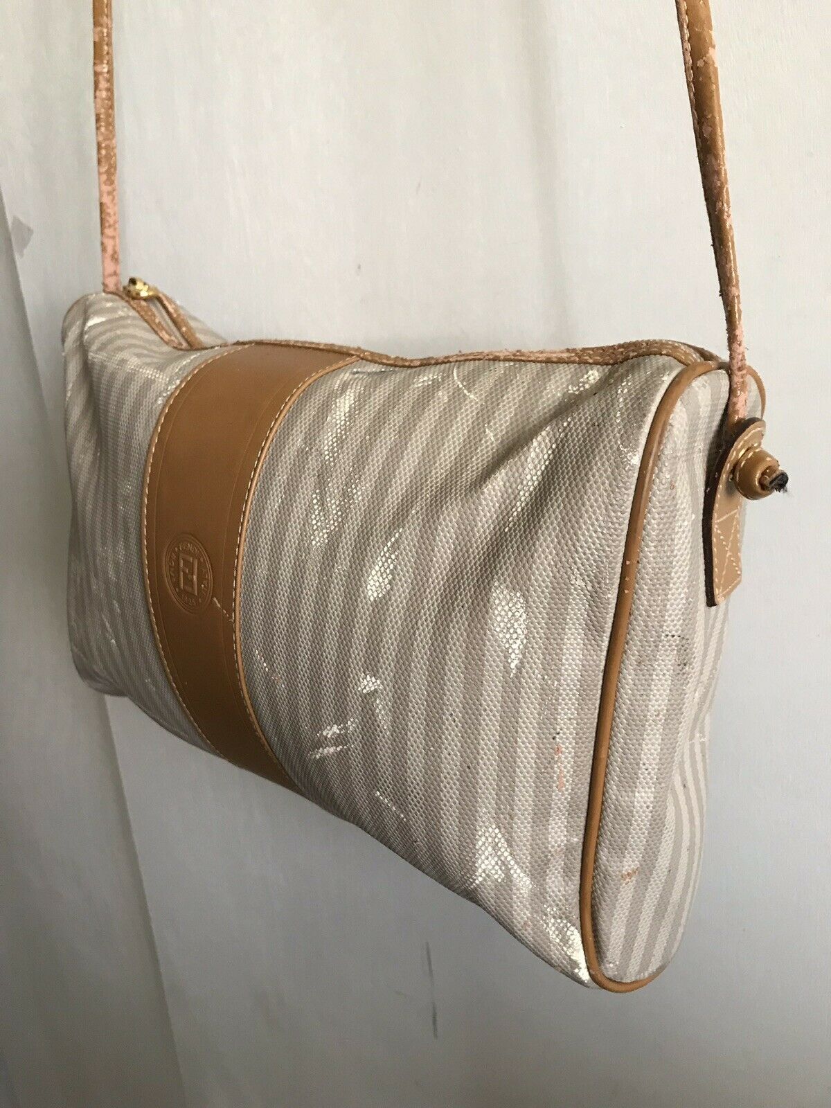 FENDI Vintage Grey/Beige Medium Leather Crossbody Bag With Matching Wallet
