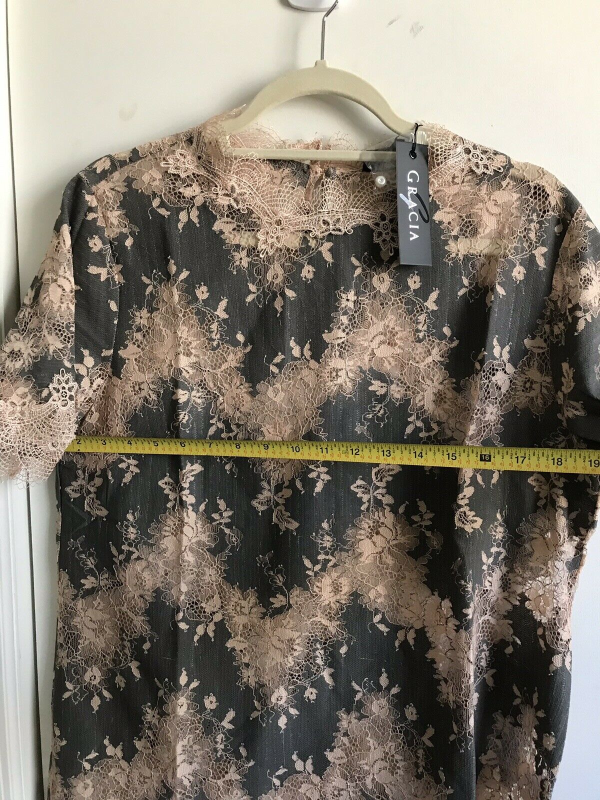 NWT! GRACIA Lace Top Sz Large