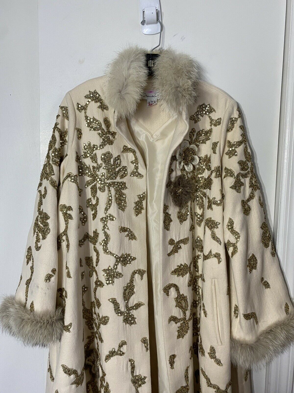 OSCAR DE LA RENTA Embellished Cream Long coat W Fur Trim Small