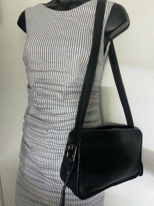 coach vintage handbag great find black leather shoulder bag
