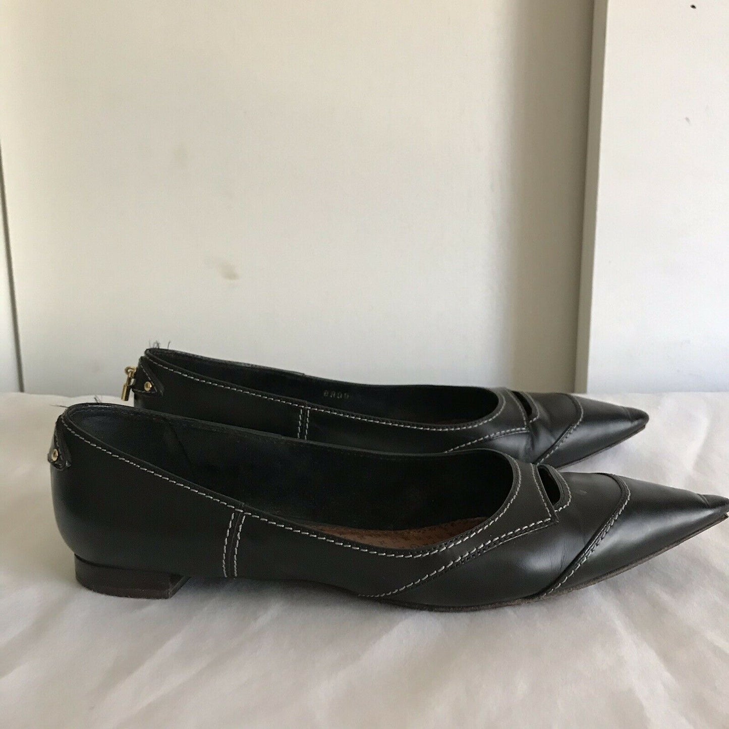 LOUIS VUITTON Womens Brown Leather Flats Size 39