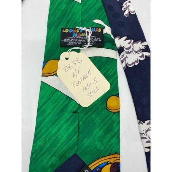 NWOT Looney Tunes Neck Tie Blue Green White Silk