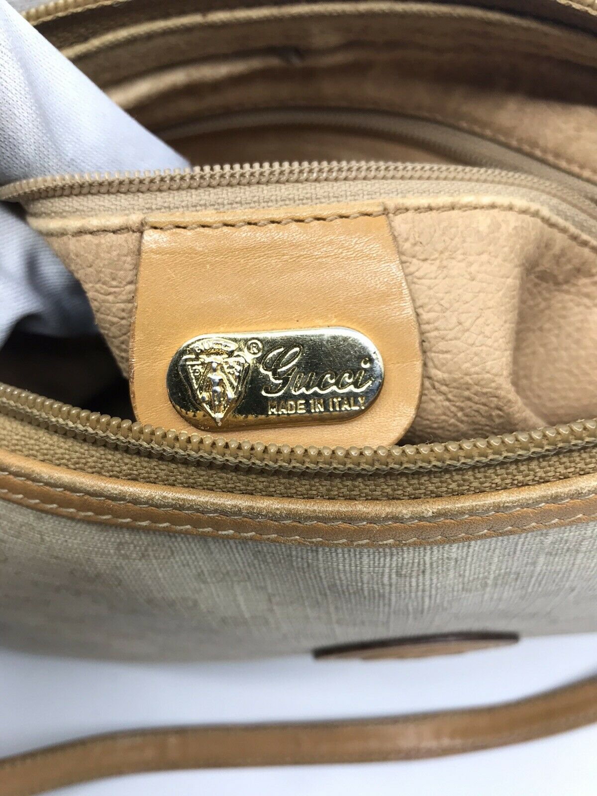 GUCCI Vintage Crossbody Bag All Over Signature