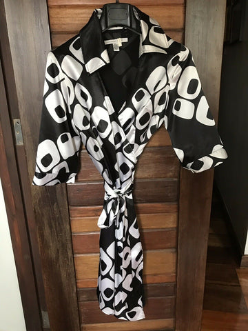 DIANE VON FURSTENBERG size 6 Wrap Around Dress