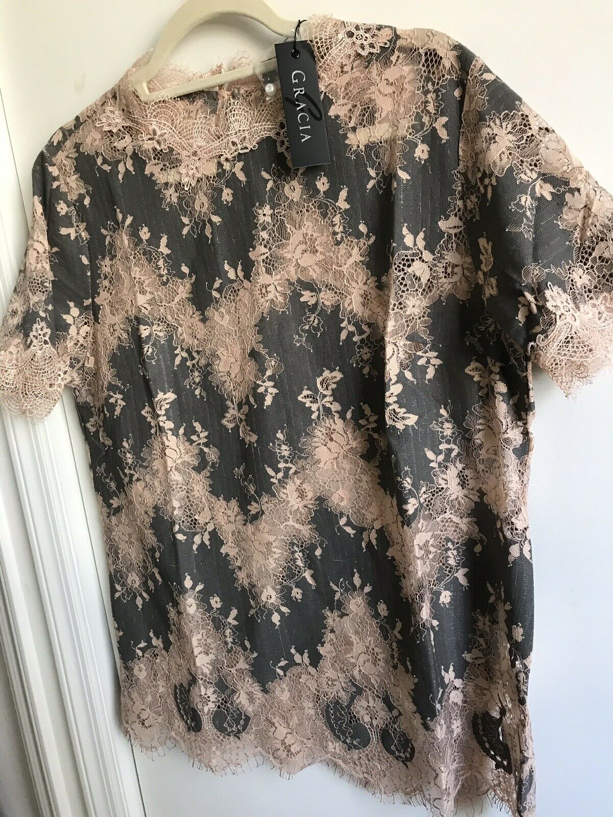 NWT! GRACIA Lace Top Sz Large