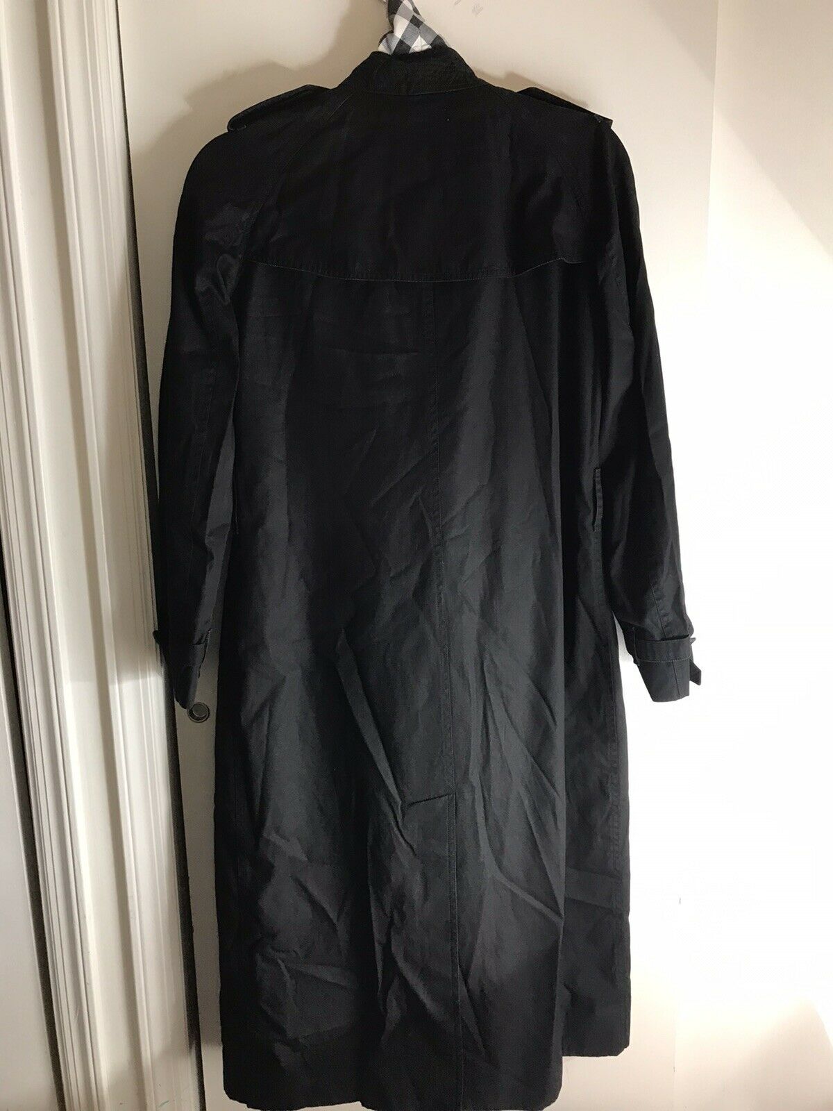 BURBERRY Women’s Trench Coat size 6 Needs Repair