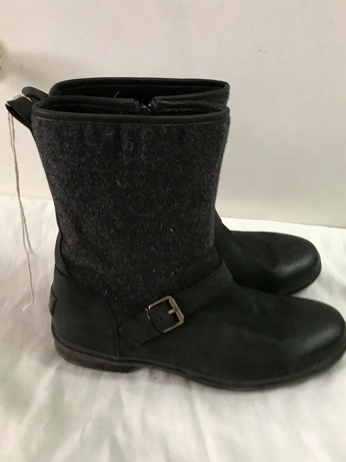 UGG Australia Boots Womens Size 10 Runs Small
