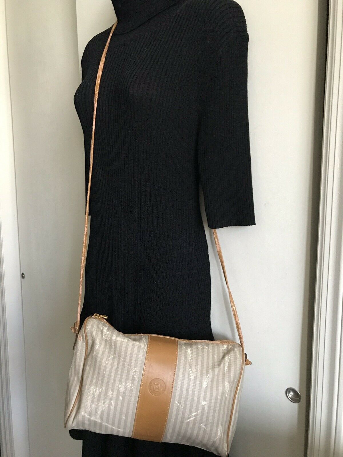 FENDI Vintage Grey/Beige Medium Leather Crossbody Bag With Matching Wallet