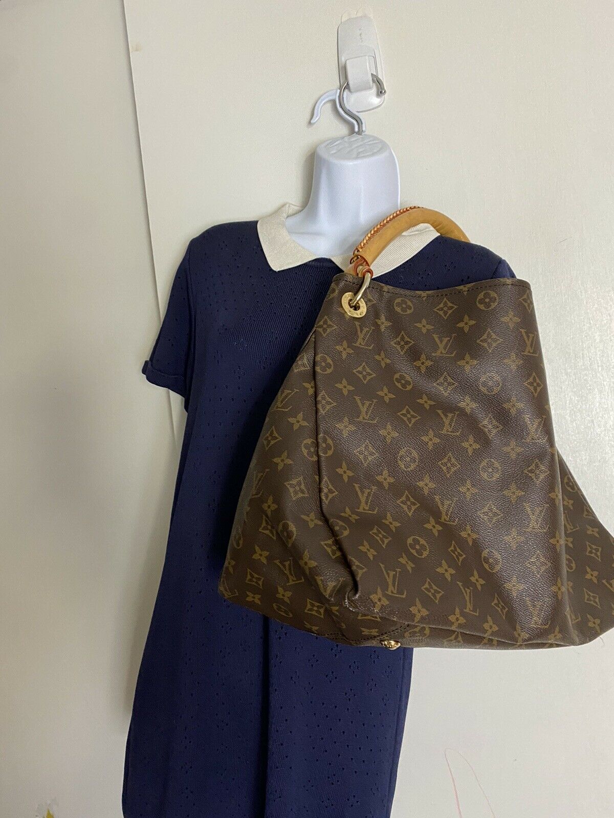 LOUIS VUITTON Artsy Monogram Bag Msrp 2,300 Very Good Condition