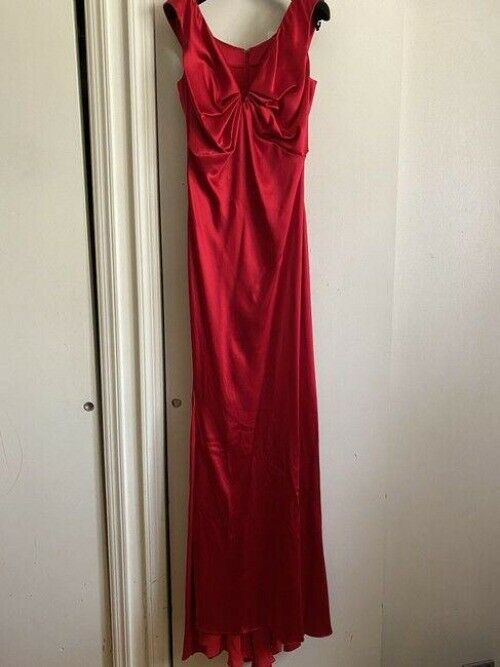carolina herrera red new gown msrp