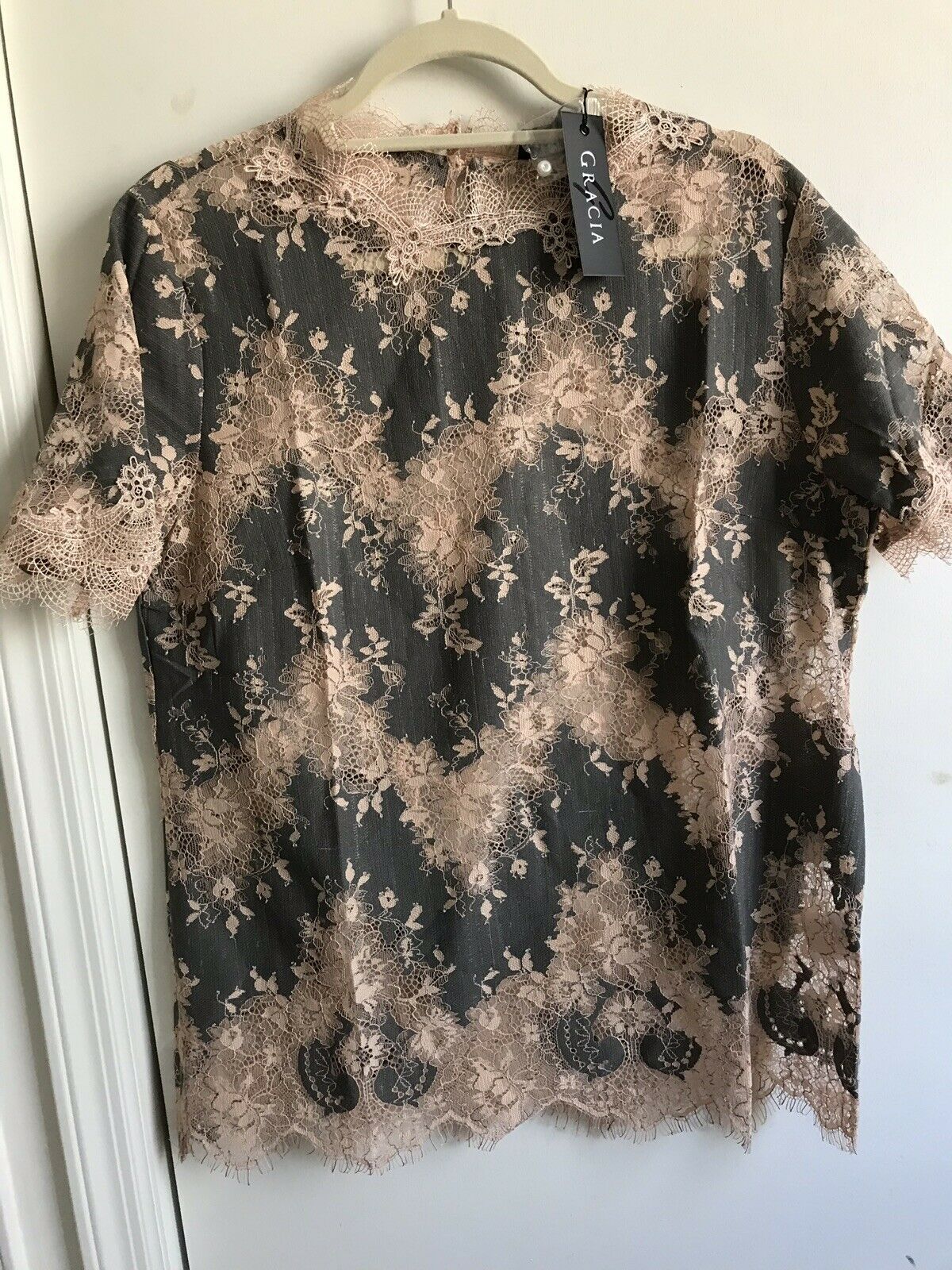 NWT! GRACIA Lace Top Sz Large