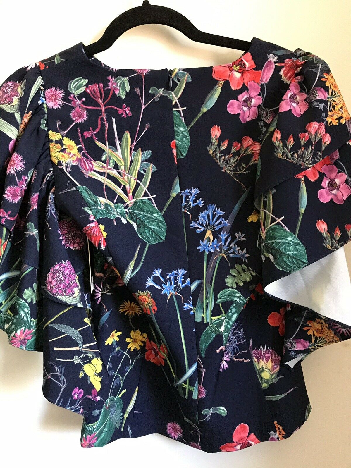 NWT Gracia Floral Navy W/ Statment Sleeves Small