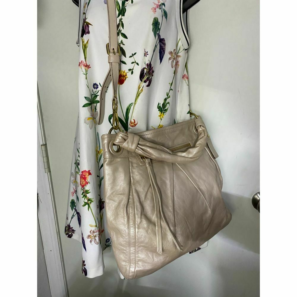 COACH XL Leather Cream Silver Shoulder Bag Very Good Condition