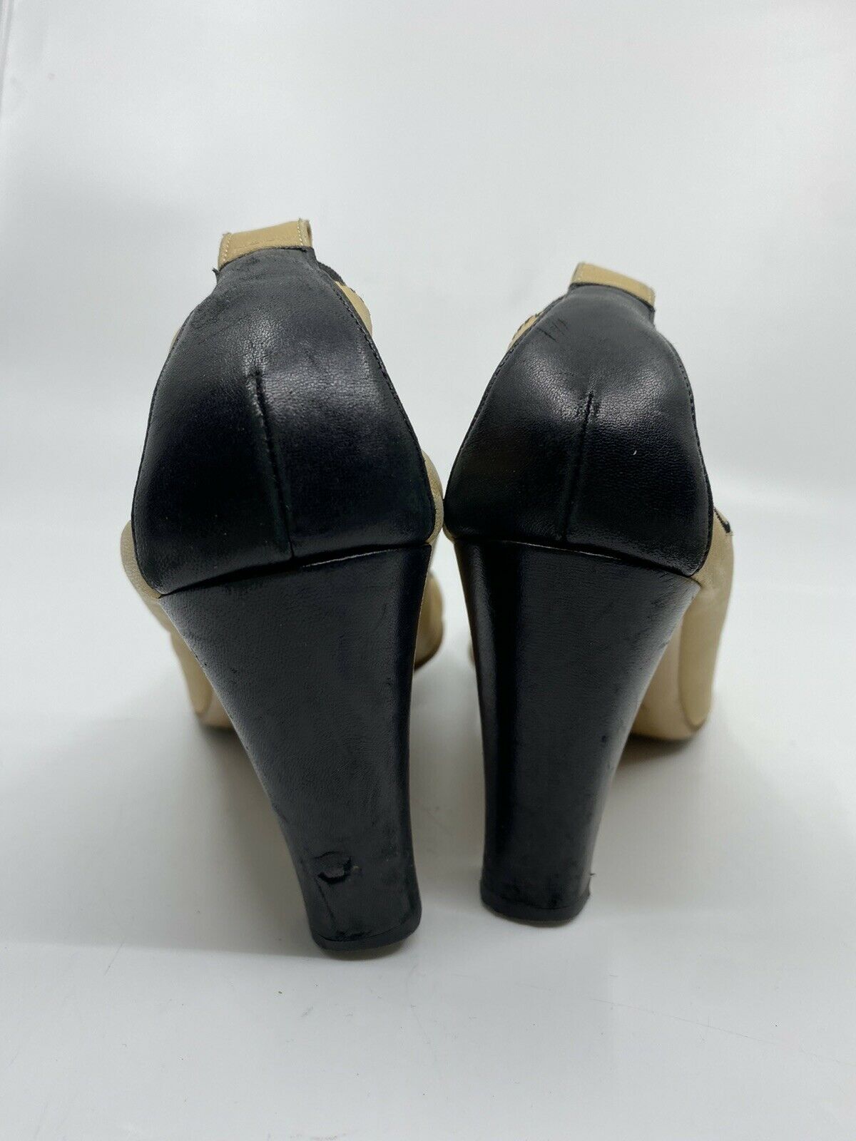 Chanel Cap Beige/ Black Toe high heels 37.5